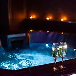 Monsuite Relais 3 - Black * Monserrato