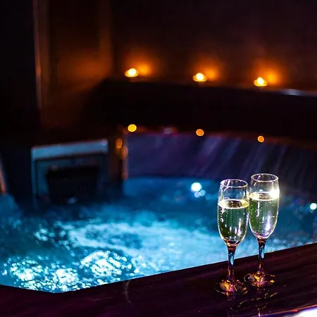 Monsuite Relais 3 - Black * Monserrato