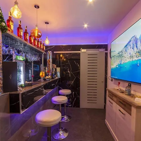 Monsuite Relais 3 - Black Apartman *